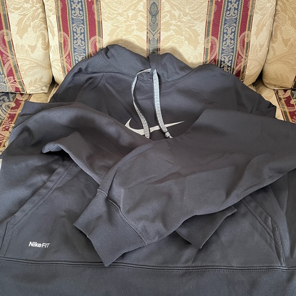 Nike Fit black hoodie with front pockets - Picture 6 of 8